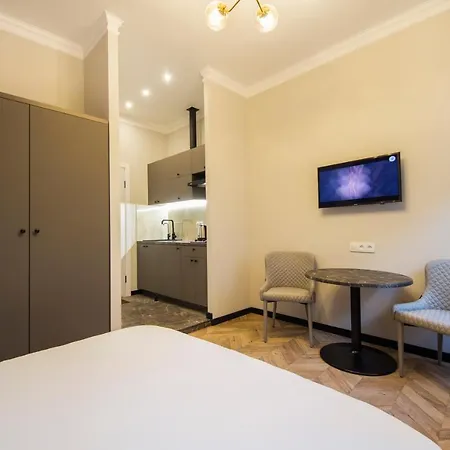 Dayflat Apartments On Mykhailivs'Ka Kyiv Exterior photo