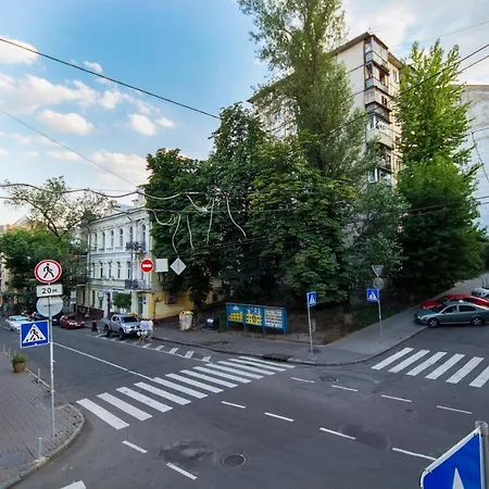 Dayflat Apartments On Mykhailivs'Ka Kyiv Exterior photo