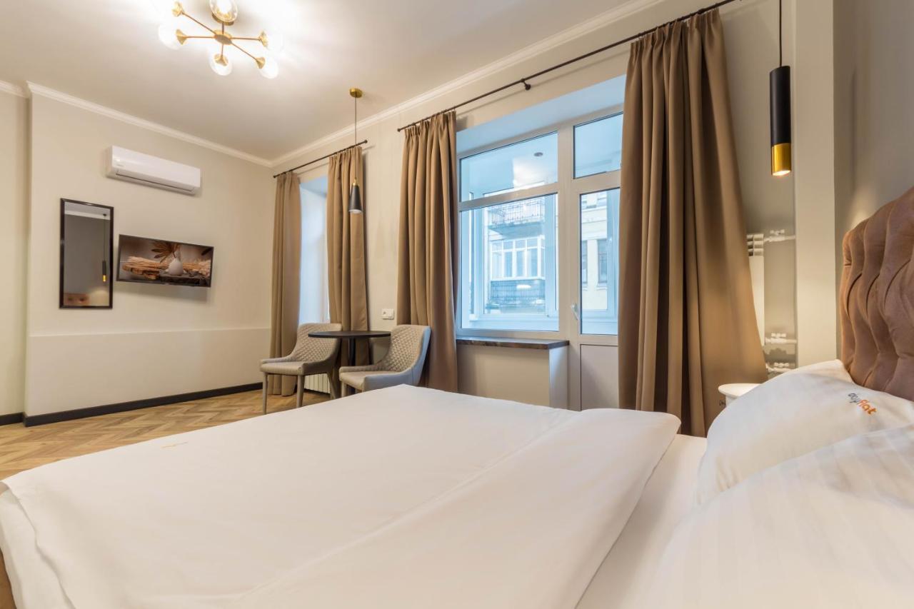 Dayflat On Mykhailivs'ka Kiew